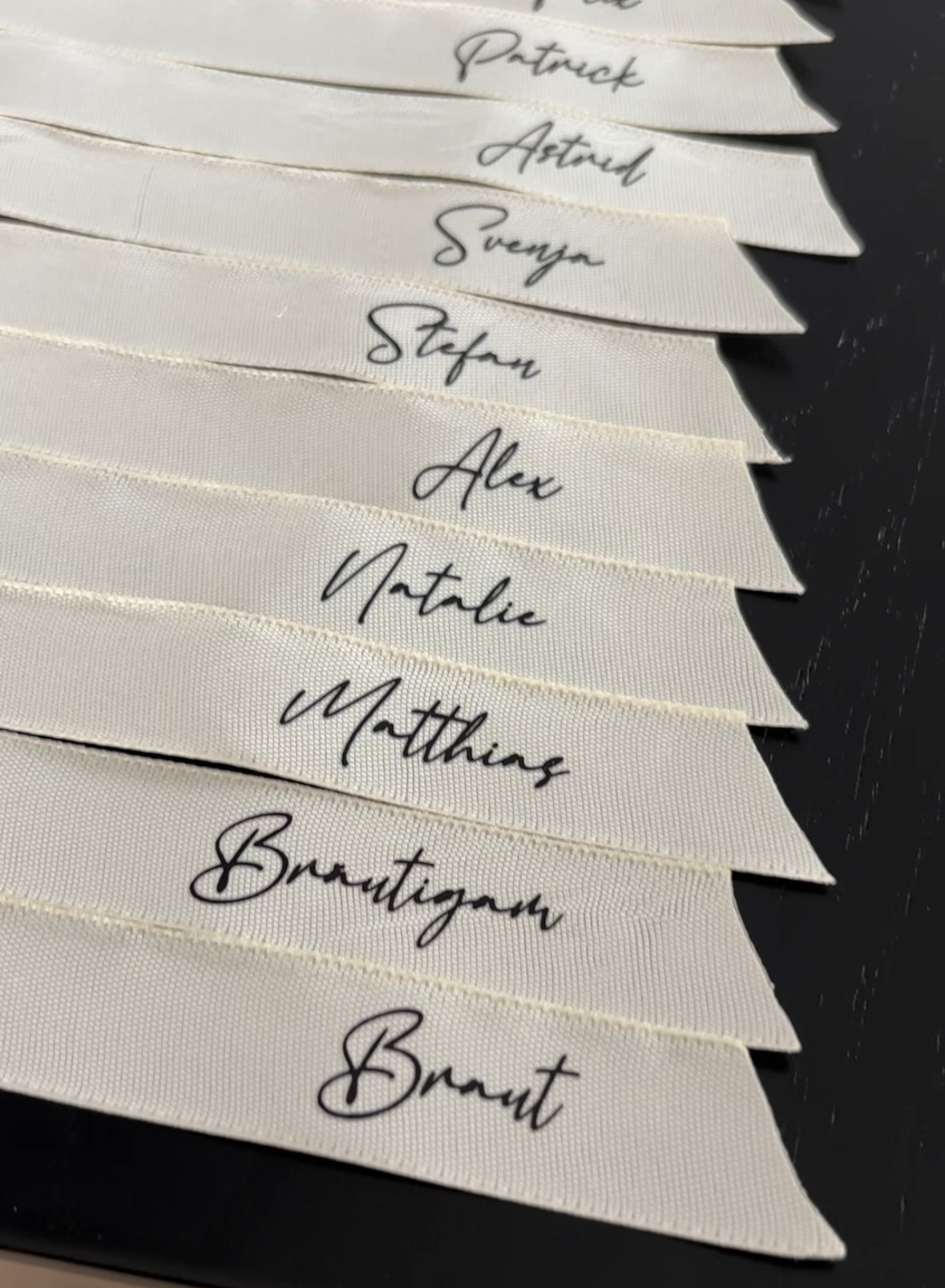 Personalisierte Schleifen für Hochzeiten
