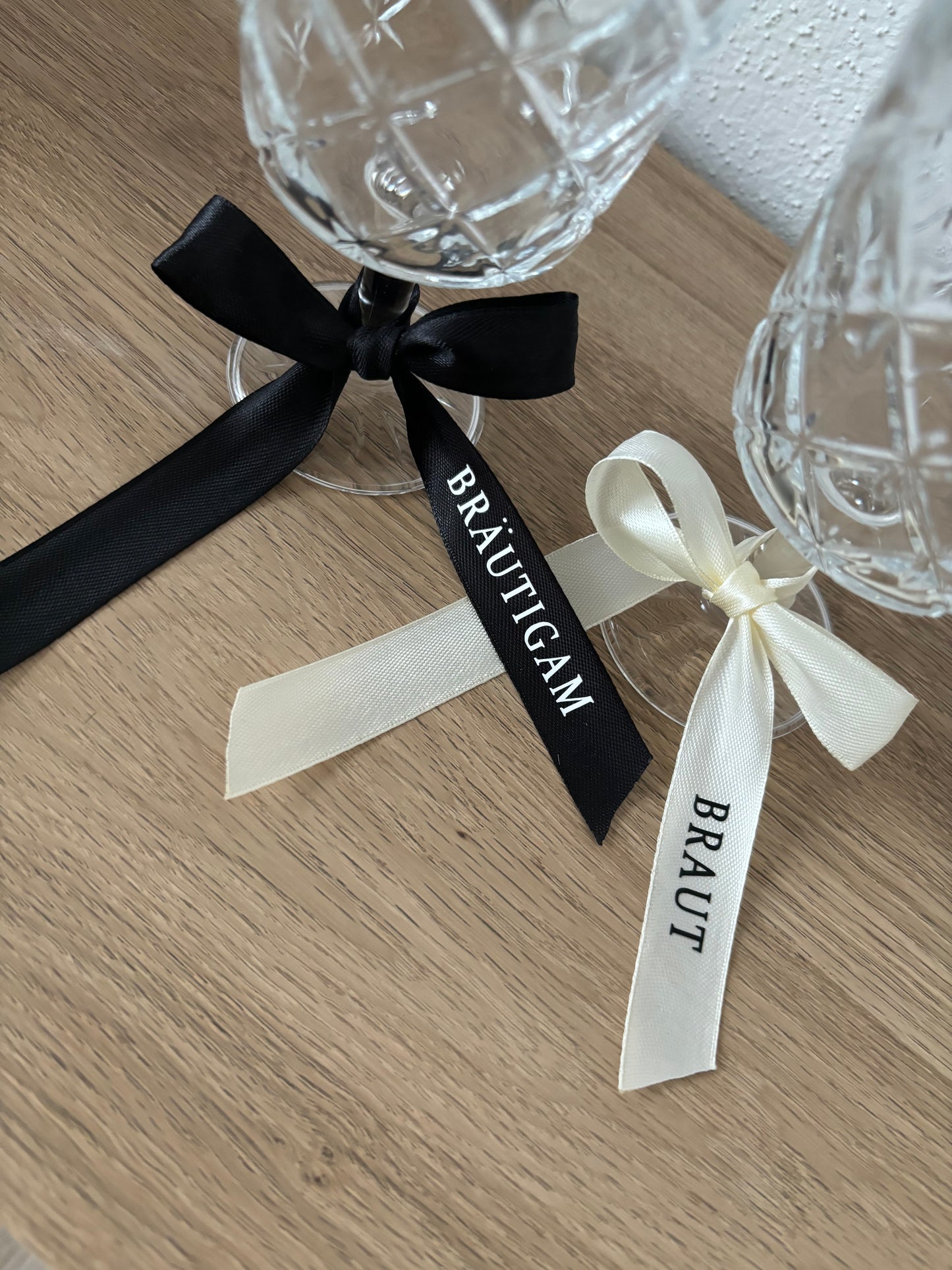Personalisierte Schleifen für Hochzeiten