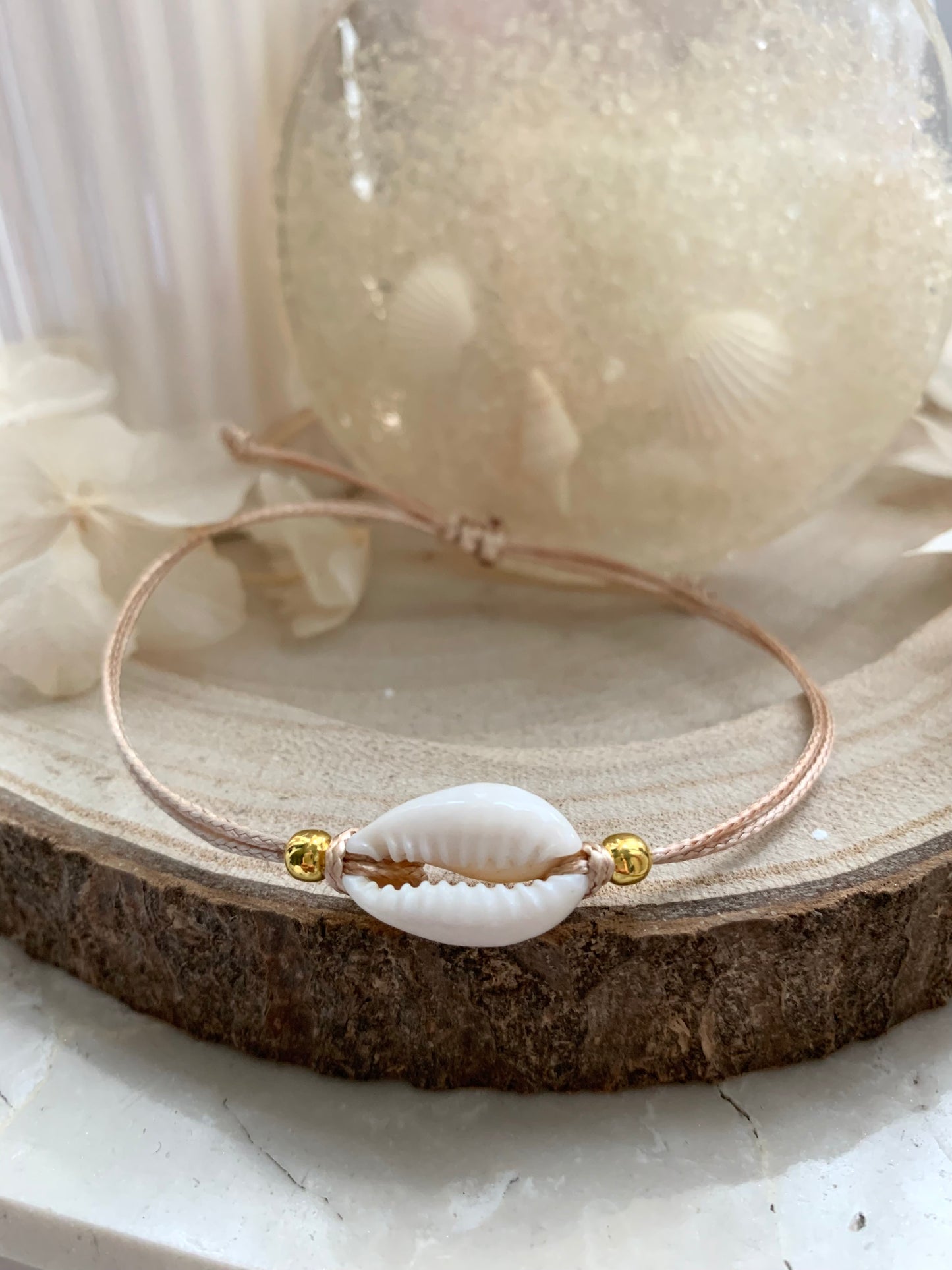 Schlichtes Muschelarmband