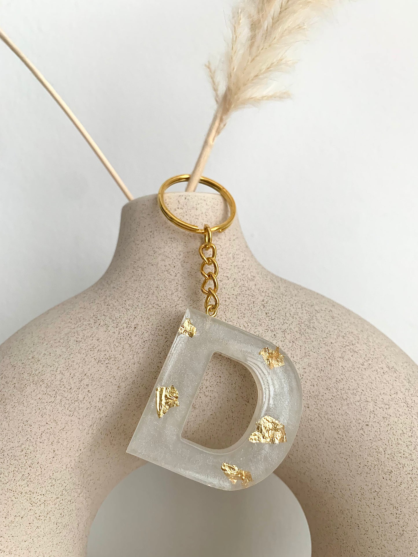 Buchstabe „weiß“