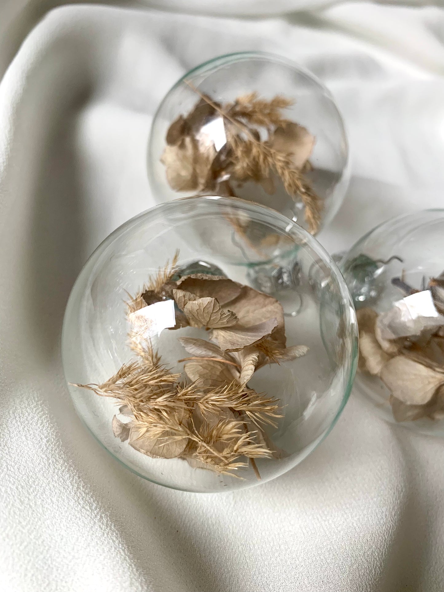 Personalisierte Christbaumkugel „Eukalyptus“