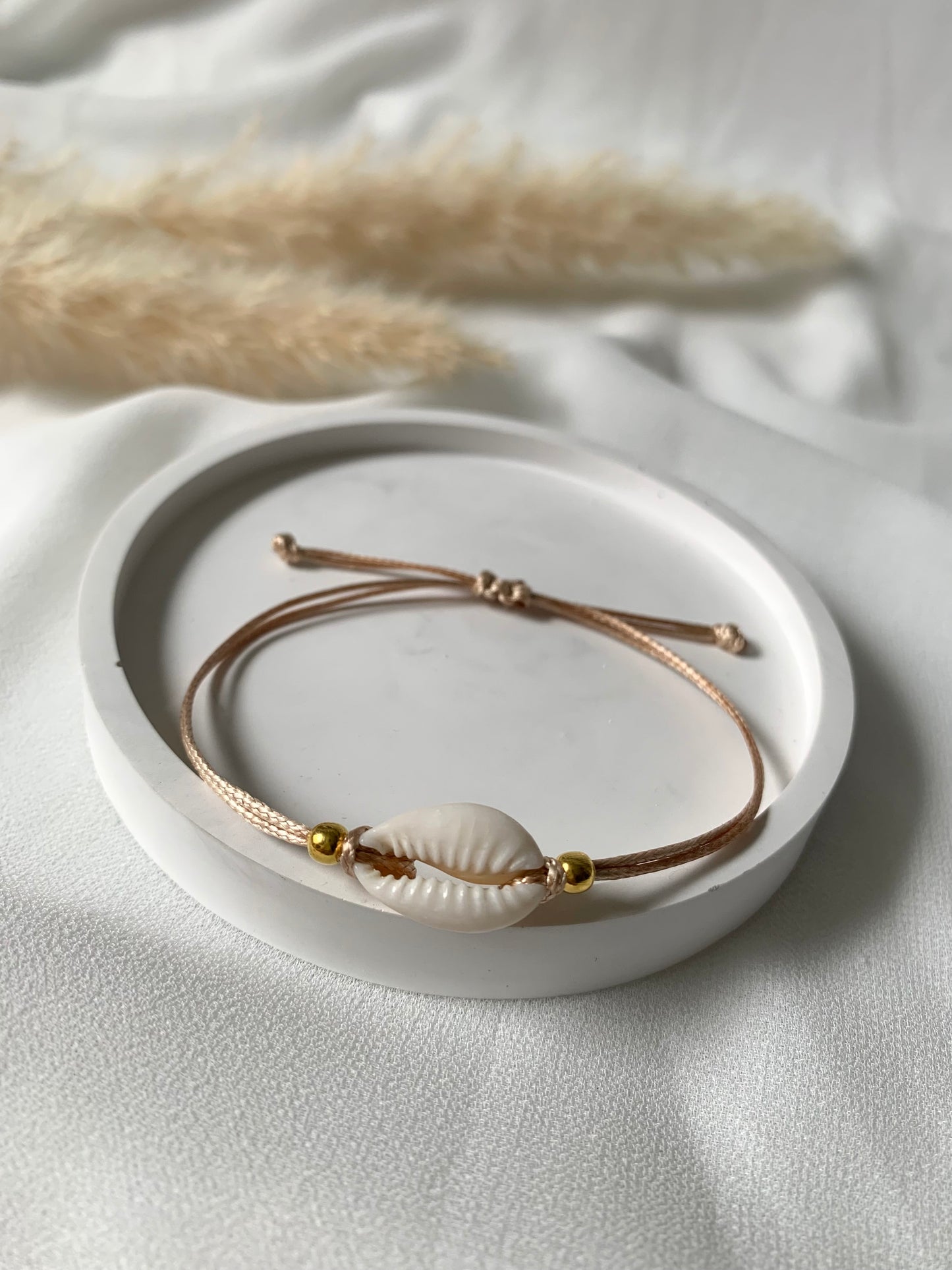 Schlichtes Muschelarmband