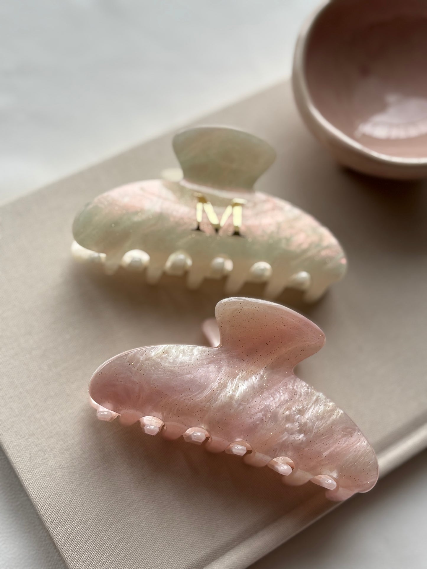 Haarklammer mit Buchstabe