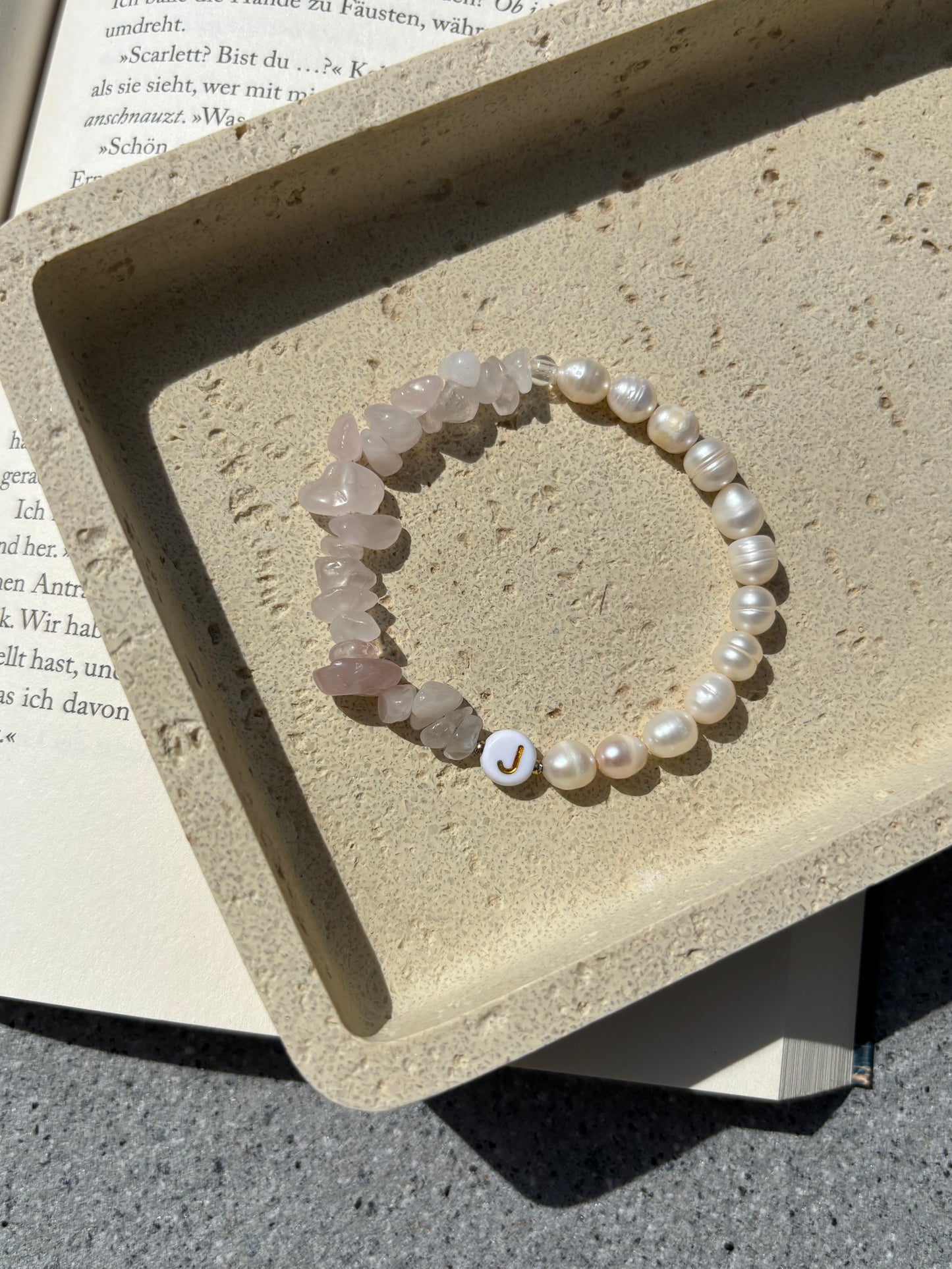 Armband mit Edelsteinen