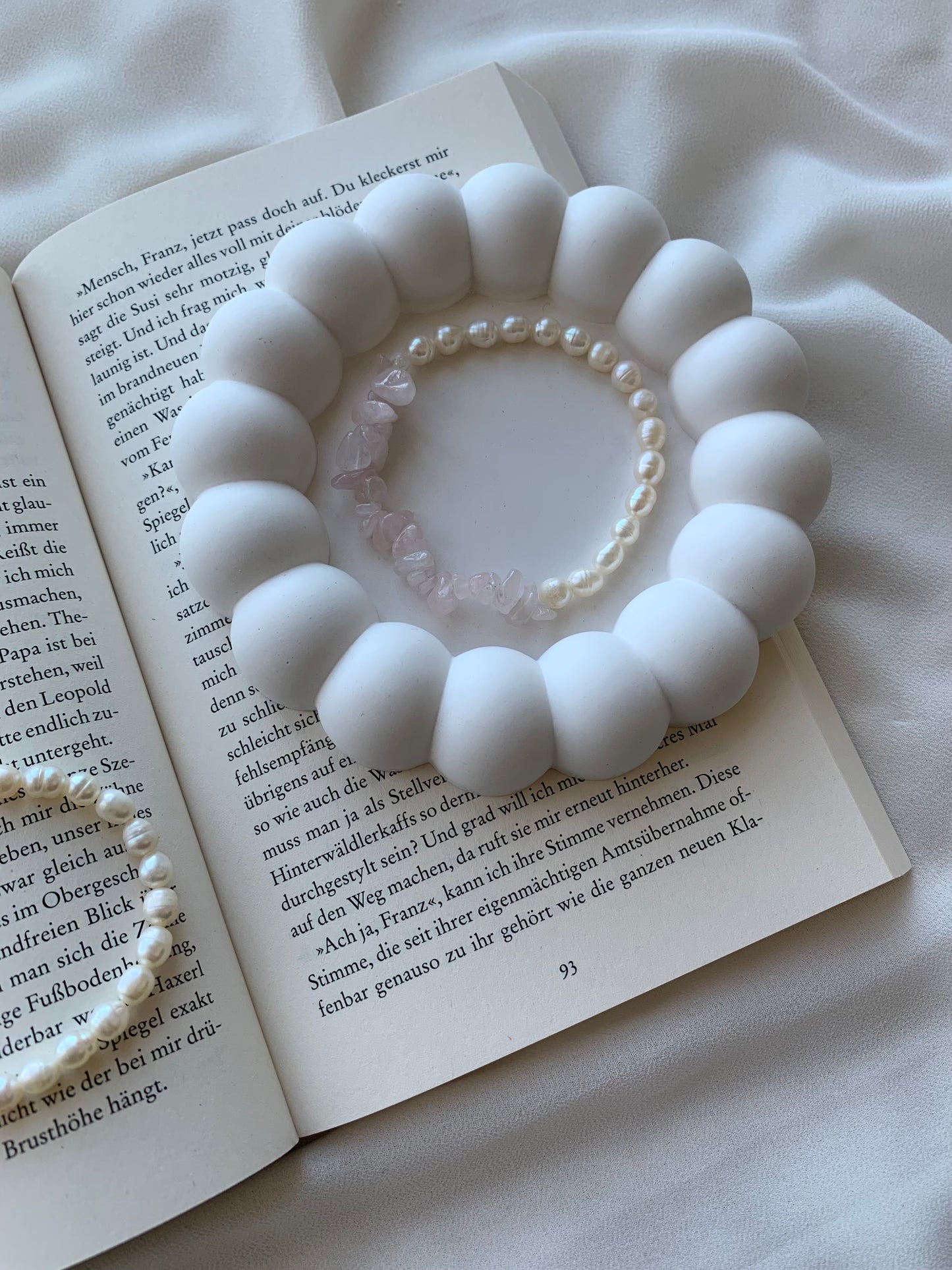 Armband mit Edelsteinen