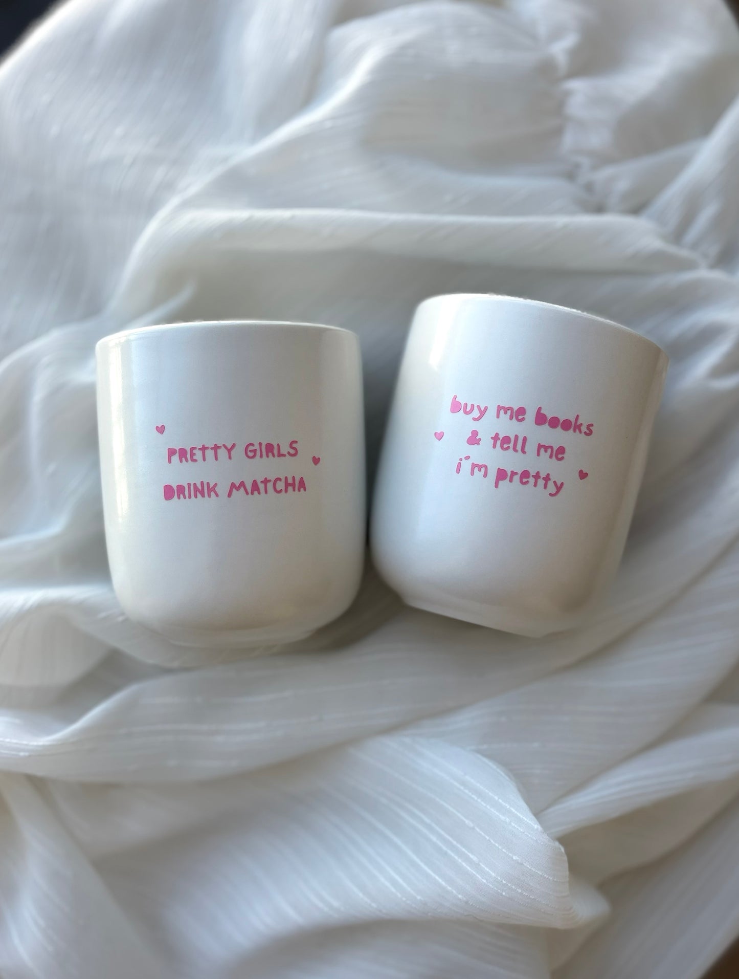Tasse „pretty girls drink matcha“