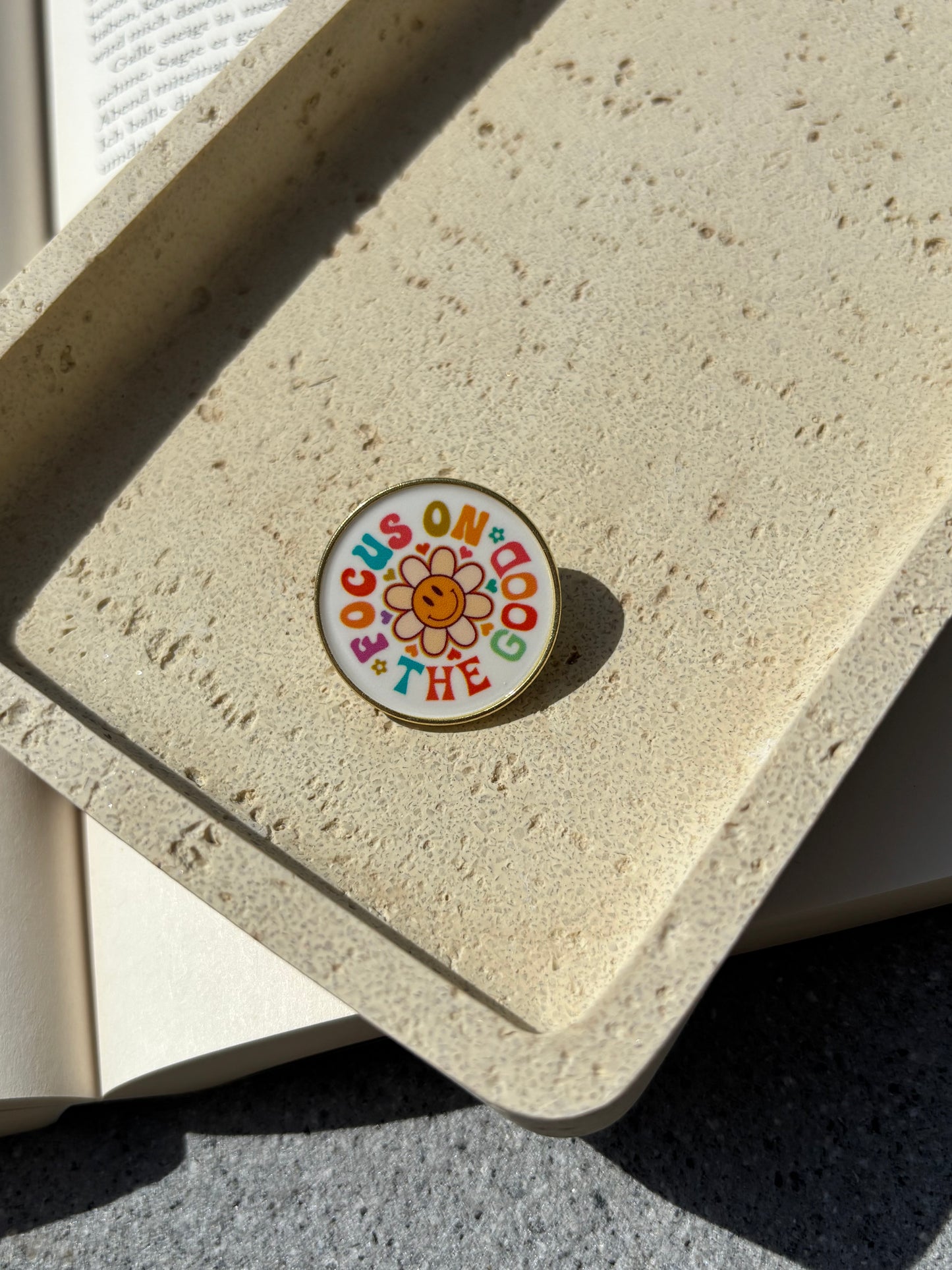 Anstecker „focus on the good“