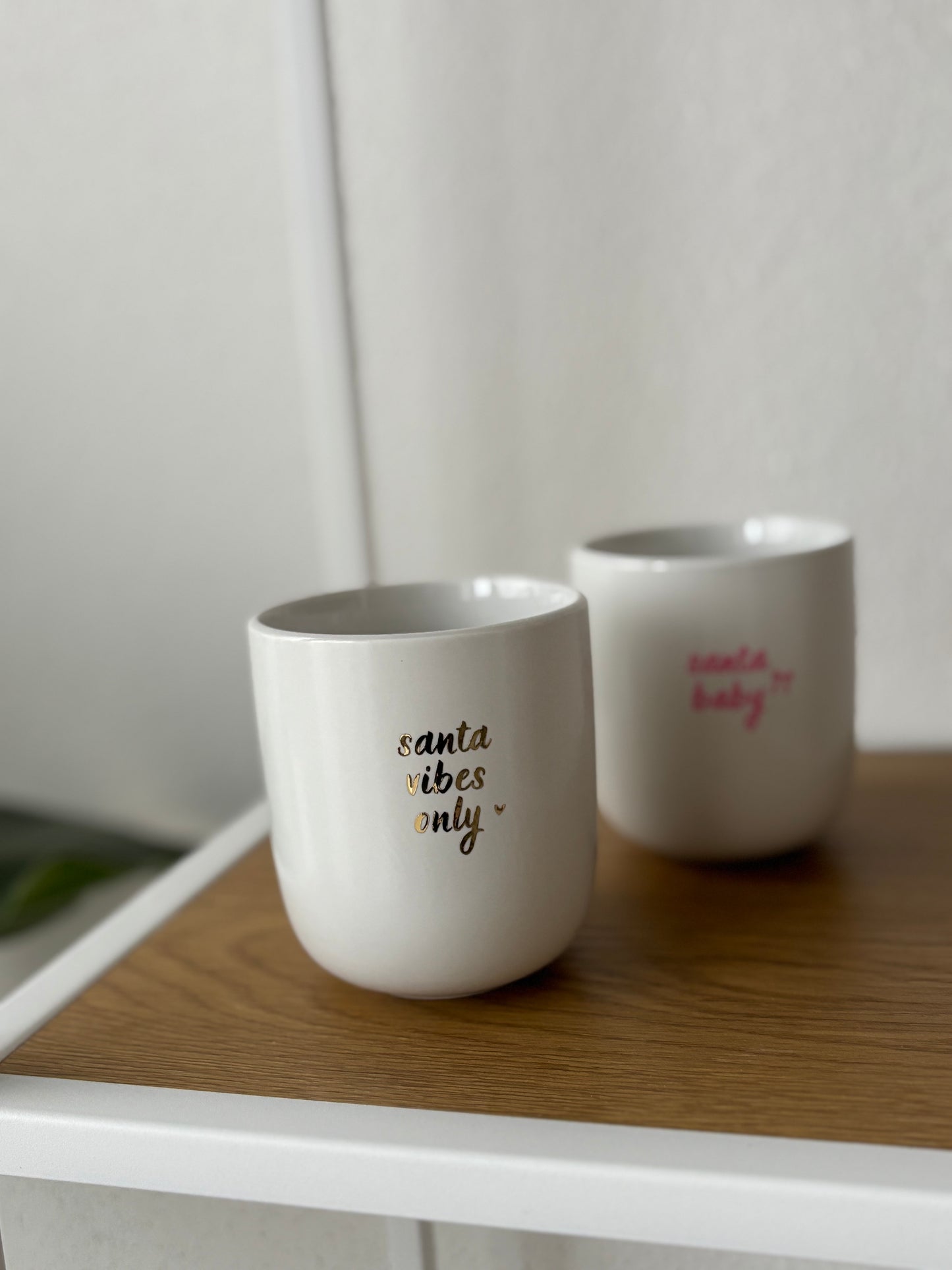 Tasse „santa vibes only“