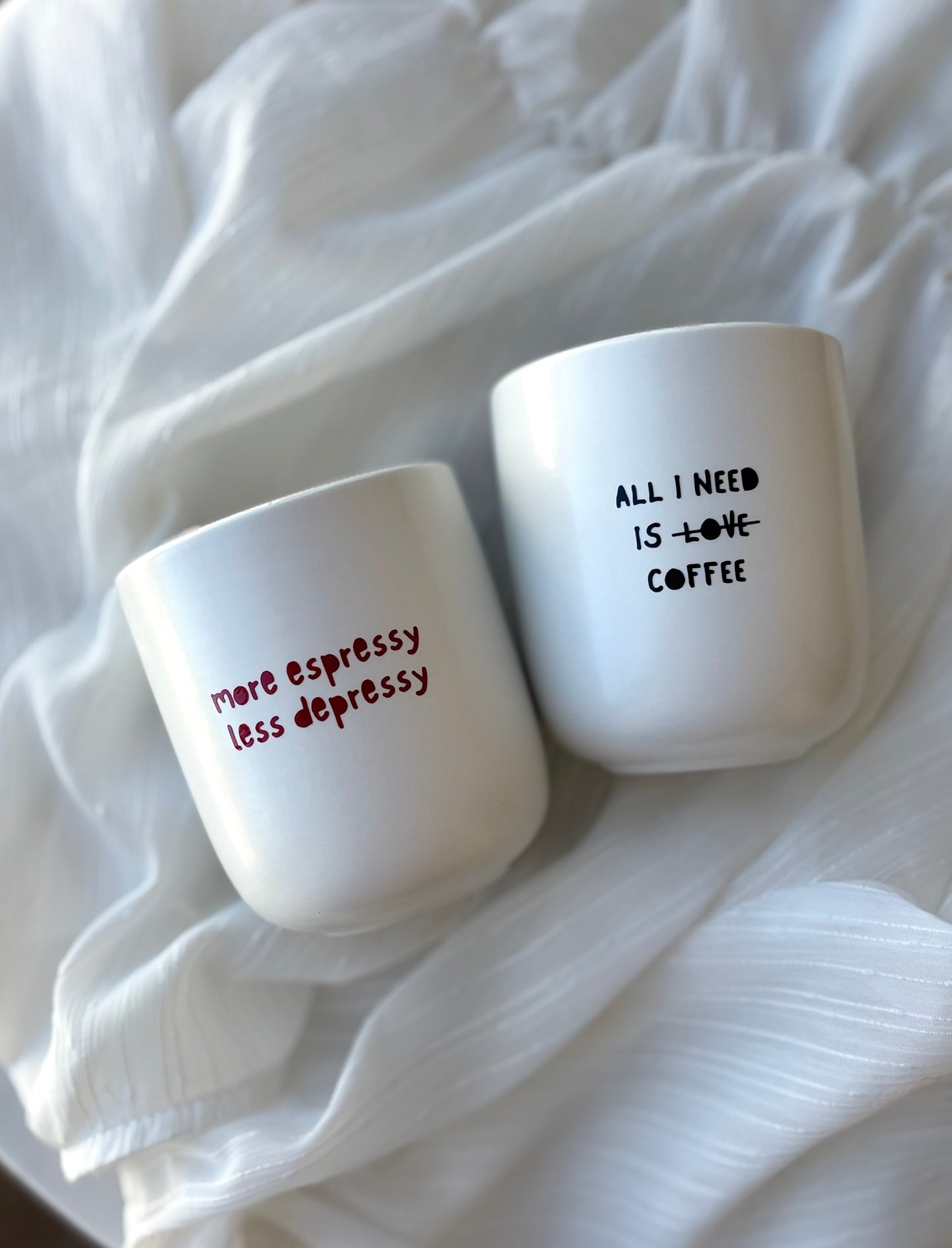Tasse „more espressy, less depressy“