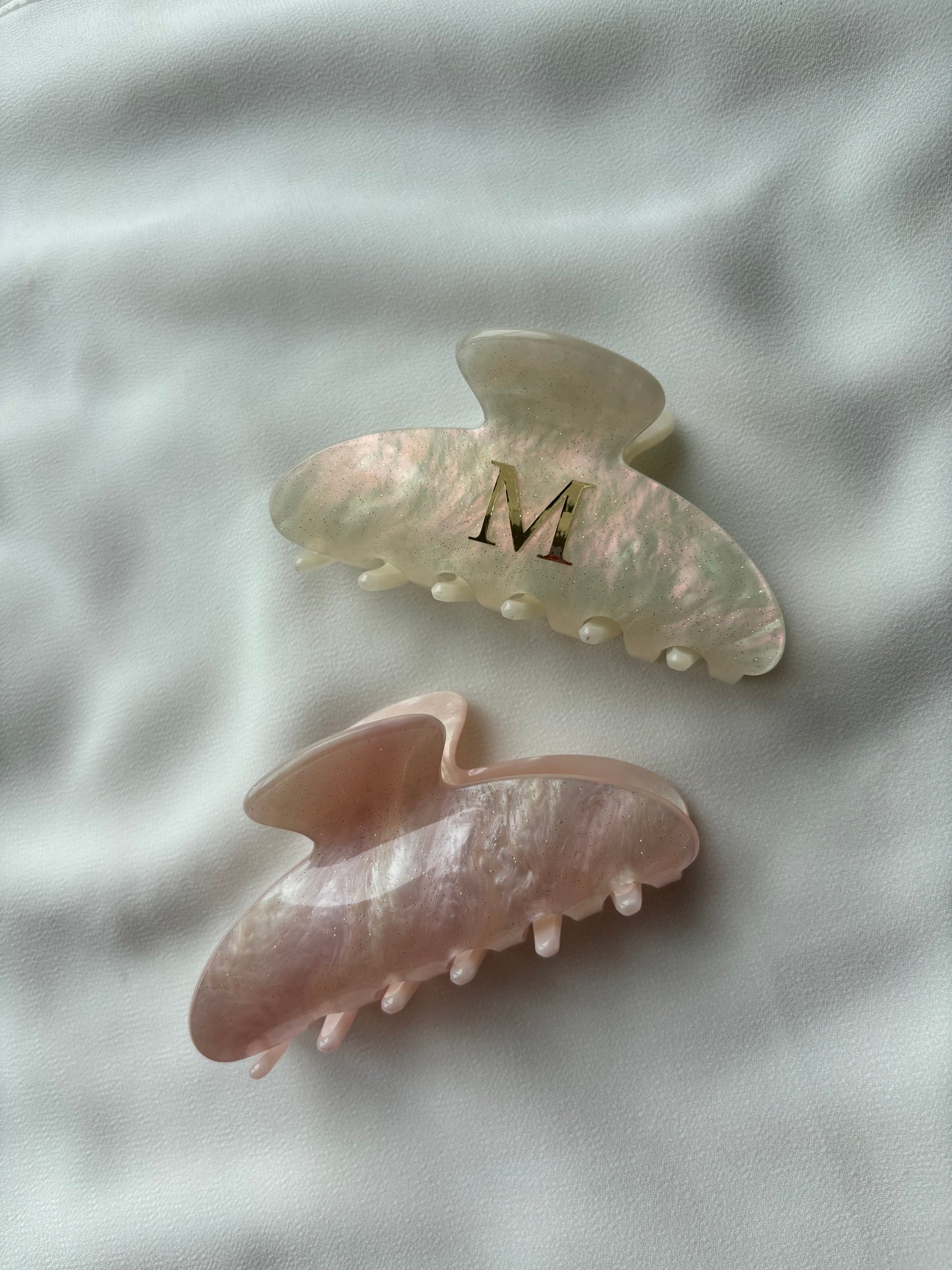 Haarklammer mit Buchstabe