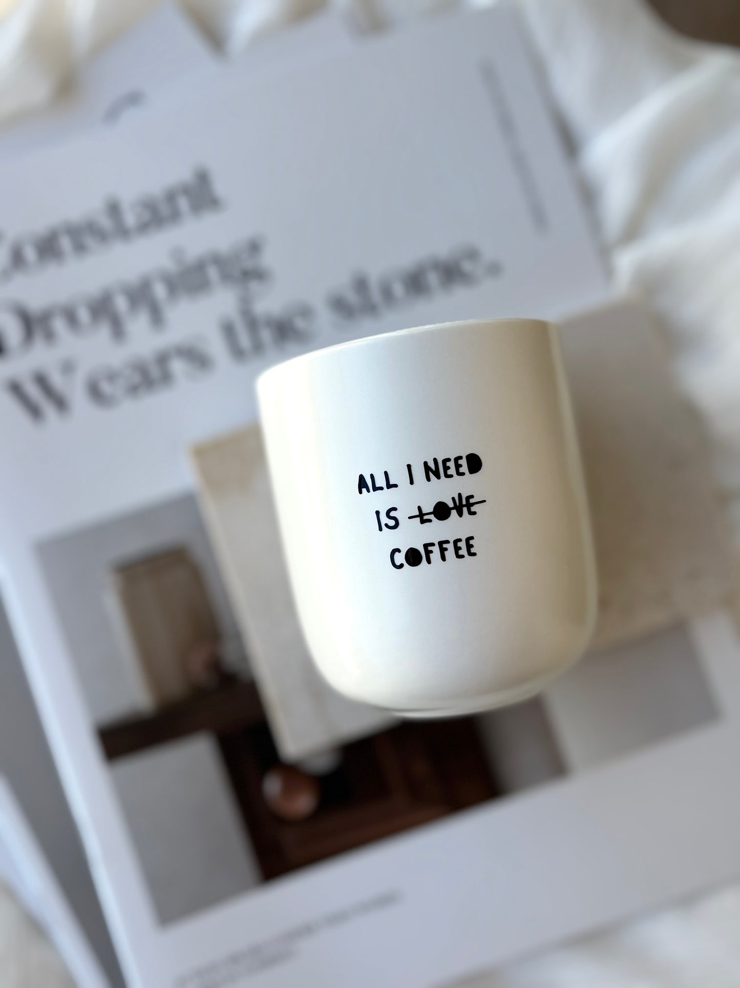 Tasse „all i need is coffee“