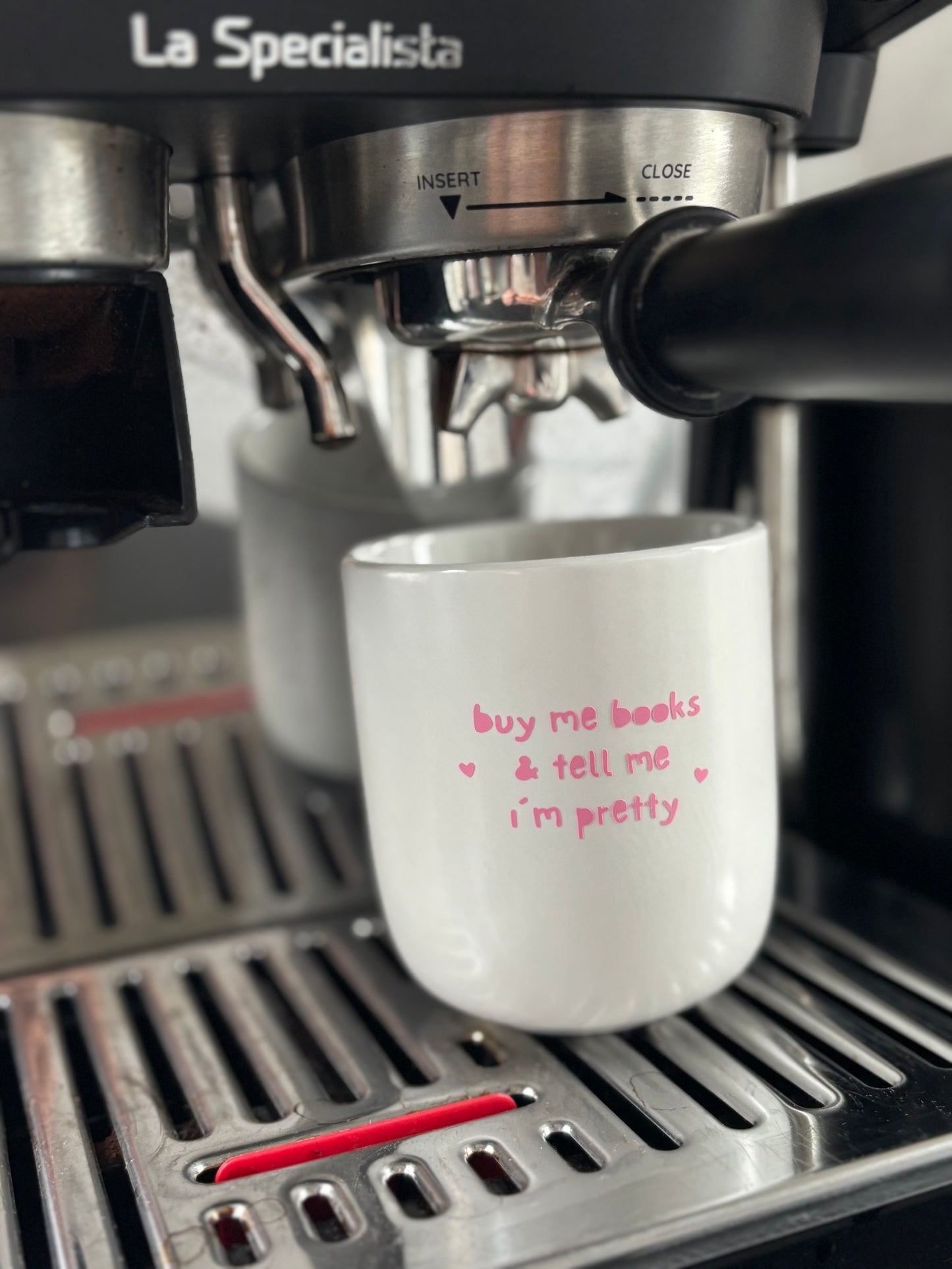 Tasse „buy me books & tell me i‘m pretty“