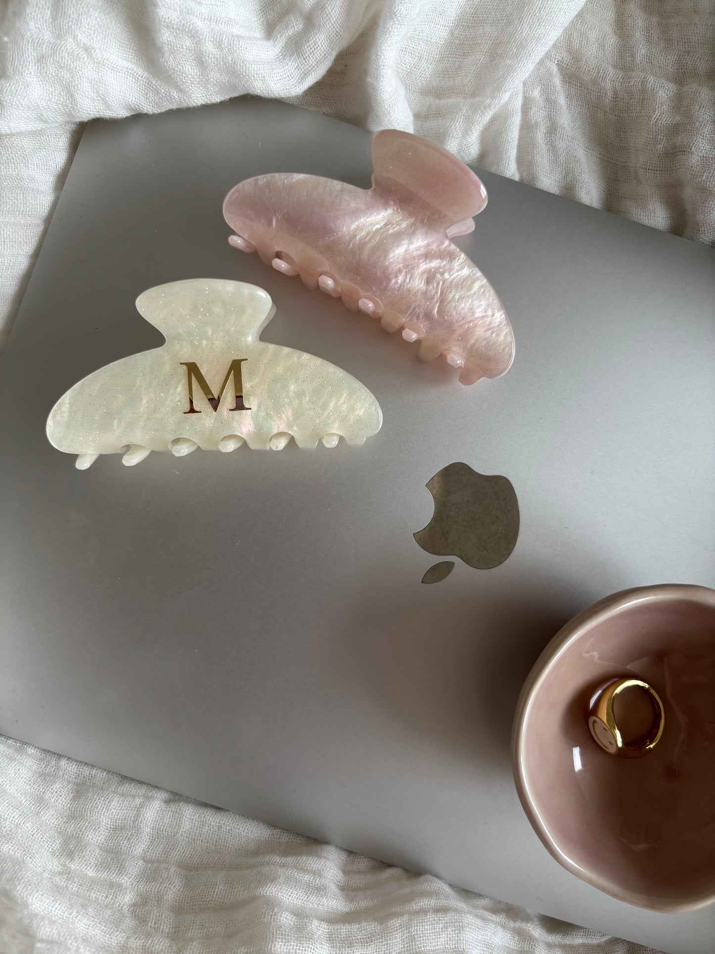 Haarklammer mit Buchstabe