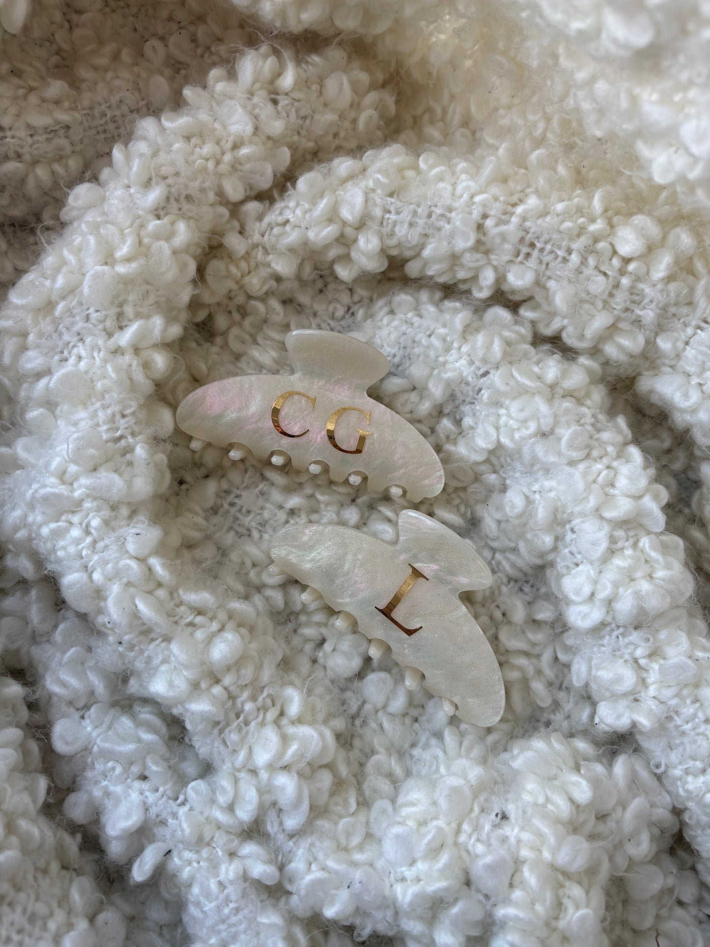 Haarklammer mit Buchstabe