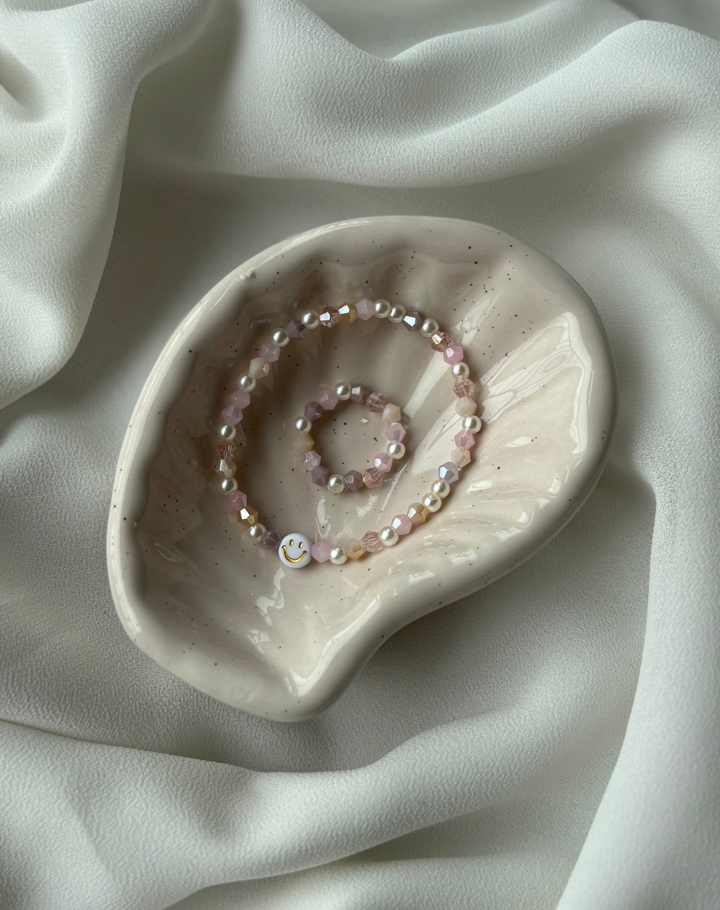 Rosa Perlenarmband mit Smiley / Buchstabe