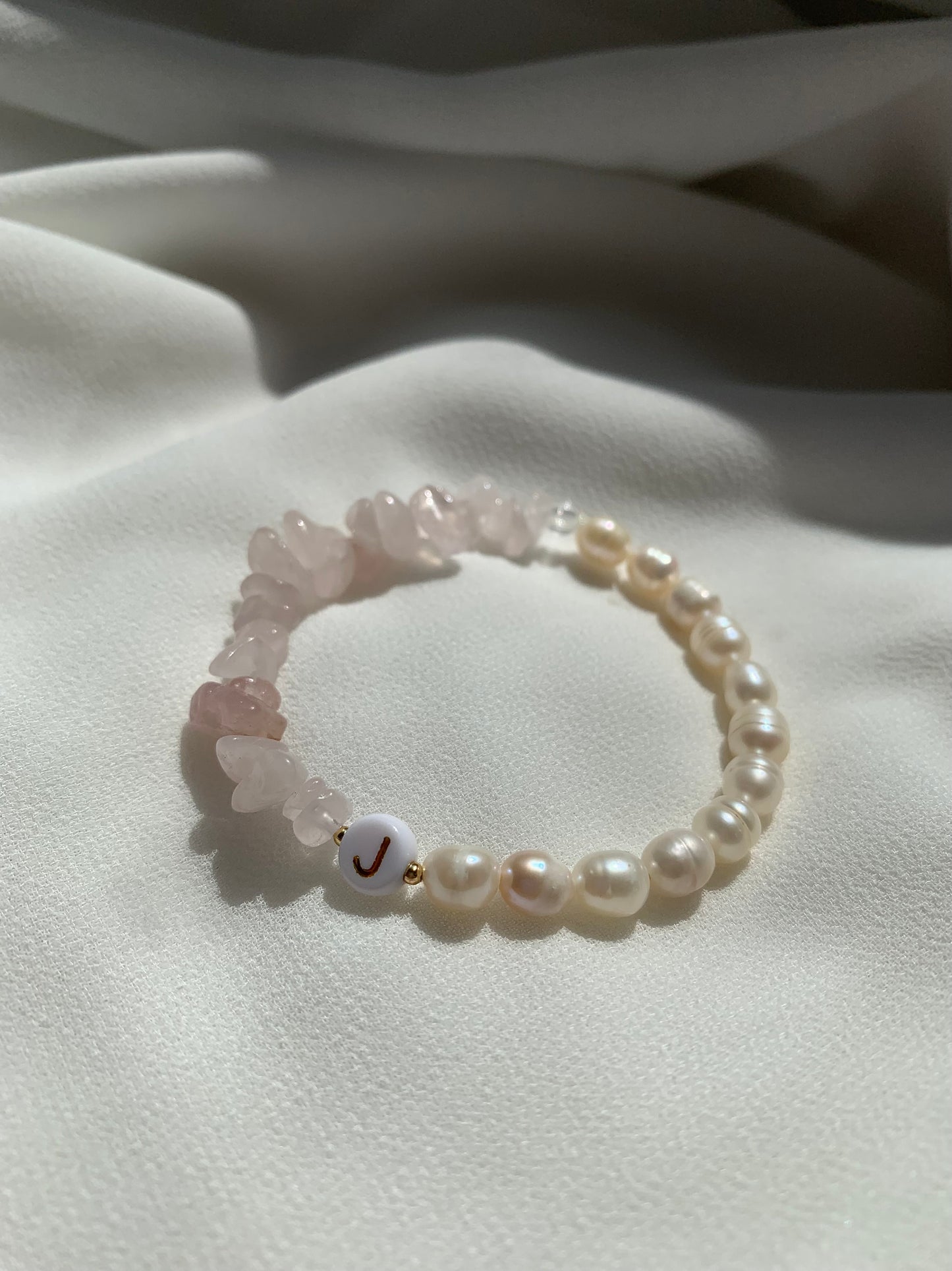 Armband mit Edelsteinen