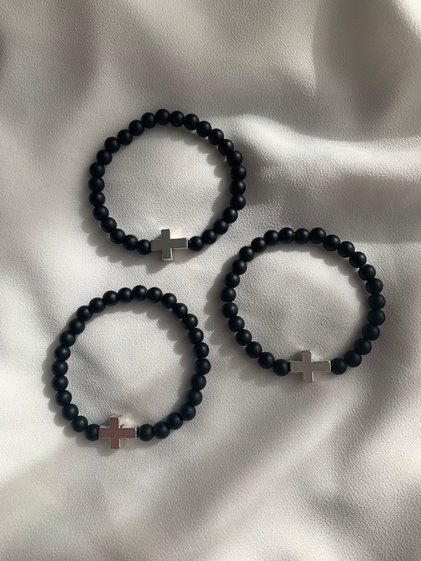 Perlenarmband, Kreuz