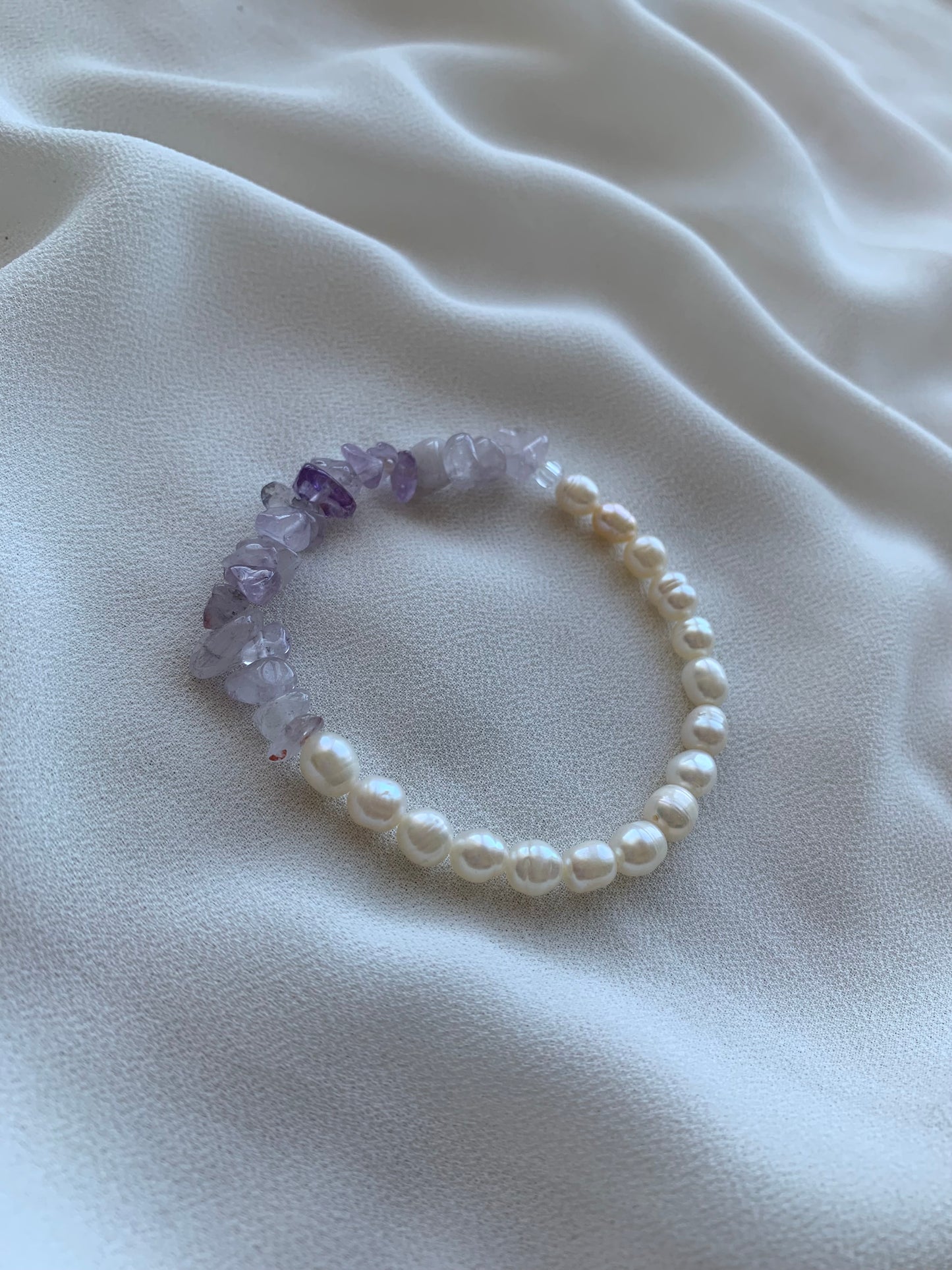 Armband mit Edelsteinen