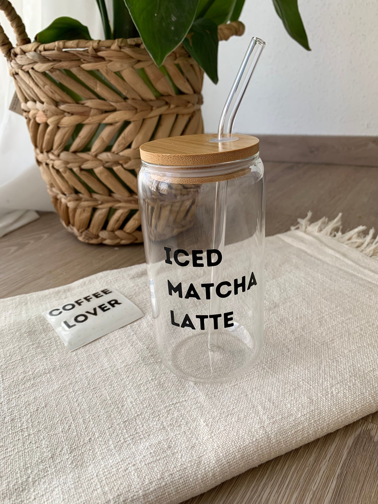 Glas „Iced Matcha Latte“