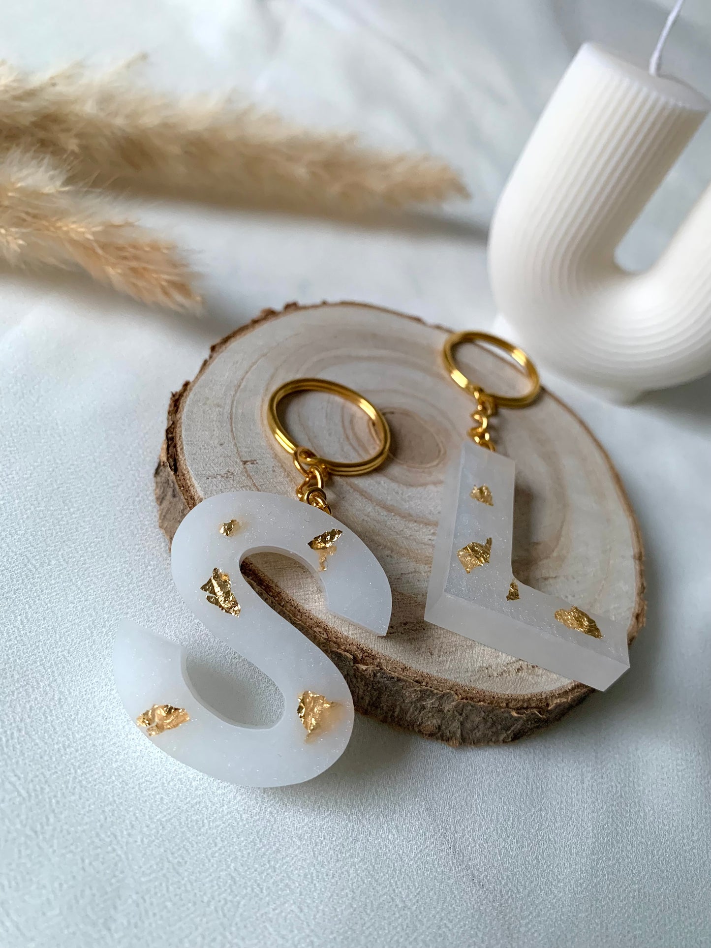 Buchstabe „weiß“