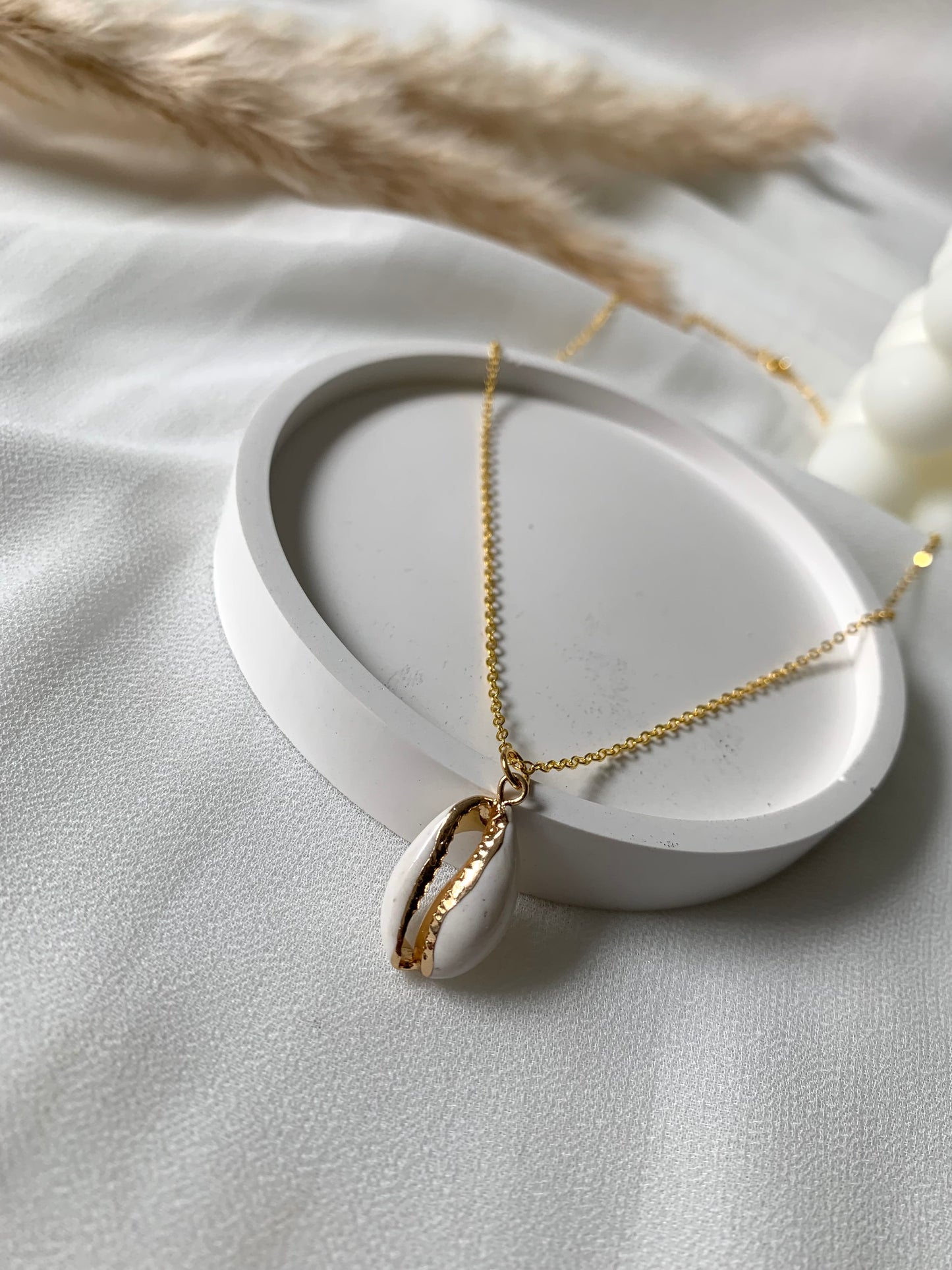 Goldene Muschelkette